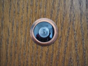 Wohnungstür sichern mit der Türspionkamera